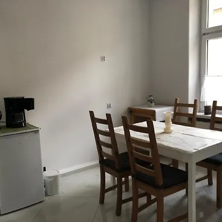 Ferienwohnung In Jelenia Gra-cieplice Apartment *